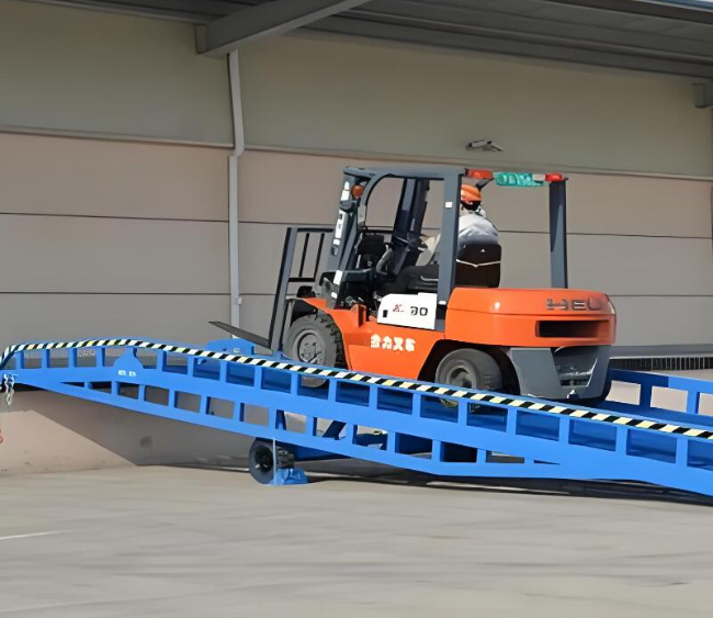 察雅移动式卸货平台（叉车用）